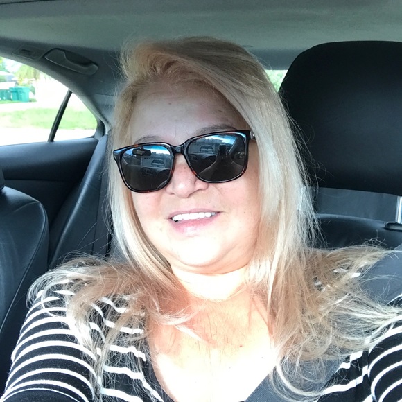 Meet your Posher, Sonia - Picture 1 of 1